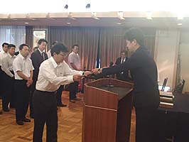 【永年勤続社員表彰20年 橋本・今野】