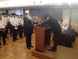 【事業計画表彰 代表 阿部執行役員】