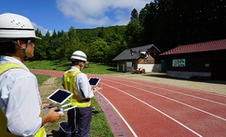 【オペレーターと画像管理者がモニターで調整】