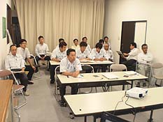 【毎年安全運転社内研修会を実施】