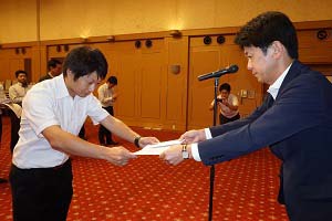 【準優勝の宇佐見貴徳主任】