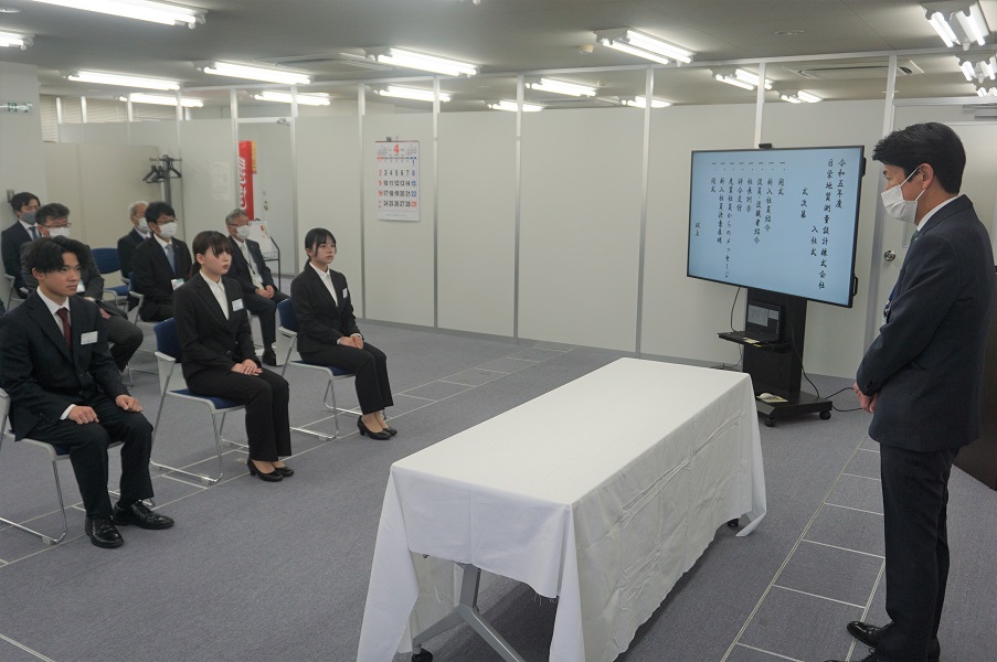 入社式